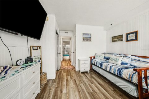 Condo in Daytona Beach, Florida, 1 bedroom № 2211321 - photo 16