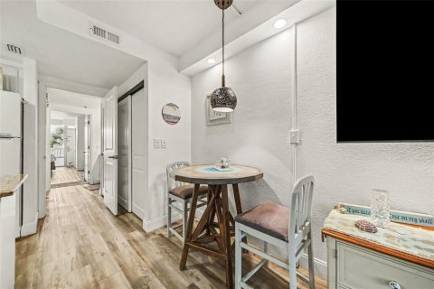 Condo in Daytona Beach, Florida, 1 bedroom № 2211321 - photo 12