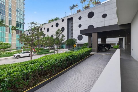 Condo in Miami, Florida, 3 bedrooms № 2075152 - photo 2