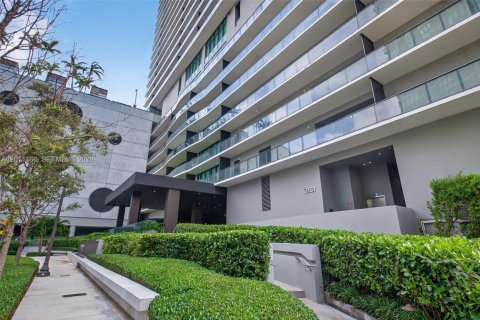 Condo in Miami, Florida, 3 bedrooms № 2075152