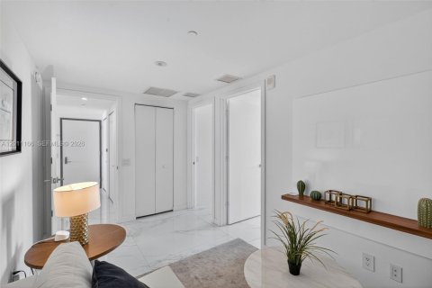 Condo in Miami, Florida, 3 bedrooms № 2075152 - photo 16
