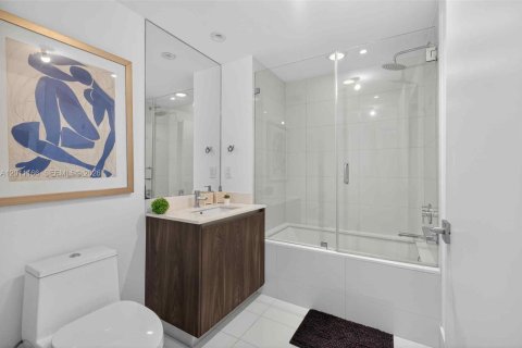 Condo in Miami, Florida, 3 bedrooms № 2075152 - photo 22