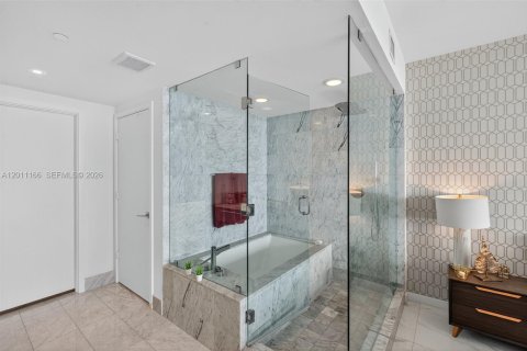 Condo in Miami, Florida, 3 bedrooms № 2075152 - photo 11