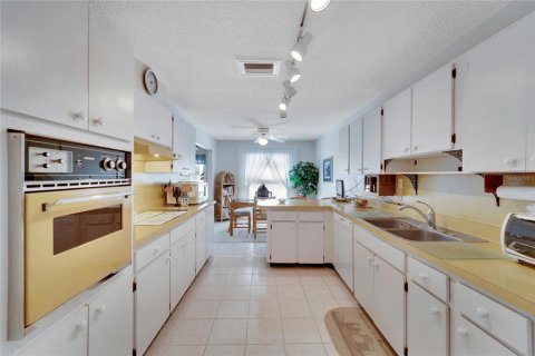 House in Sun City Center, Florida 2 bedrooms, 157.56 sq.m. № 1528489 - photo 16