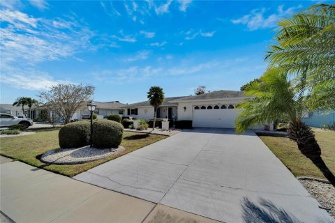 House in Sun City Center, Florida 2 bedrooms, 157.56 sq.m. № 1528489 - photo 2