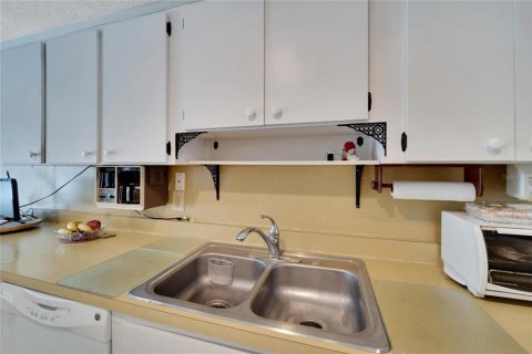 House in Sun City Center, Florida 2 bedrooms, 157.56 sq.m. № 1528489 - photo 17