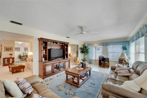 House in Sun City Center, Florida 2 bedrooms, 157.56 sq.m. № 1528489 - photo 9