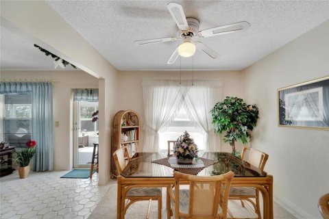 House in Sun City Center, Florida 2 bedrooms, 157.56 sq.m. № 1528489 - photo 11