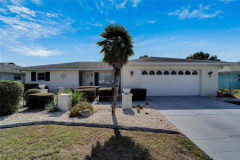 House in Sun City Center, Florida 2 bedrooms, 157.56 sq.m. № 1528489 - photo 3