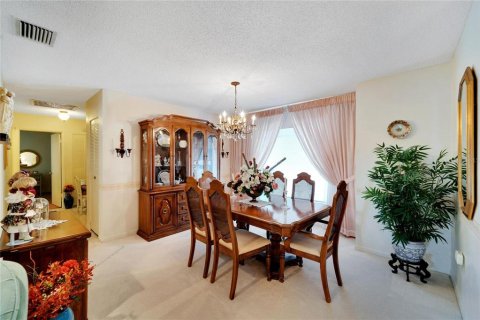 House in Sun City Center, Florida 2 bedrooms, 157.56 sq.m. № 1528489 - photo 18
