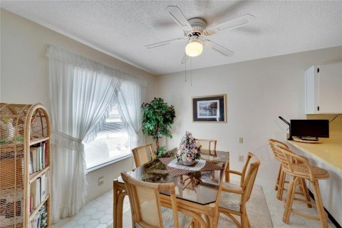 House in Sun City Center, Florida 2 bedrooms, 157.56 sq.m. № 1528489 - photo 10