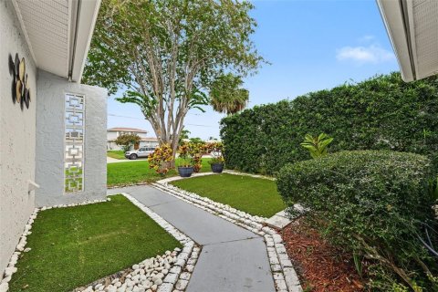 Villa ou maison à louer à New Port Richey, Floride: 2 chambres, 97.36 m2 № 2405300 - photo 5