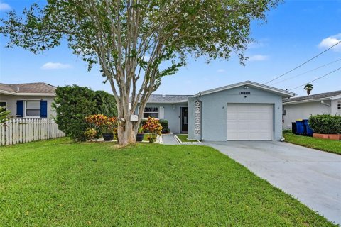 Villa ou maison à louer à New Port Richey, Floride: 2 chambres, 97.36 m2 № 2405300 - photo 4