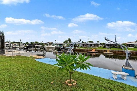 Villa ou maison à louer à New Port Richey, Floride: 2 chambres, 97.36 m2 № 2405300 - photo 22