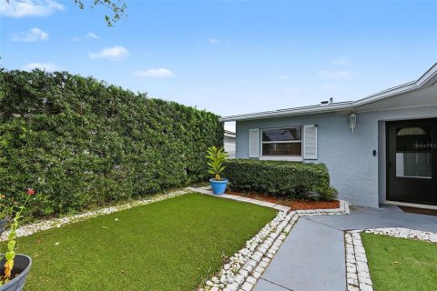 Villa ou maison à louer à New Port Richey, Floride: 2 chambres, 97.36 m2 № 2405300 - photo 6