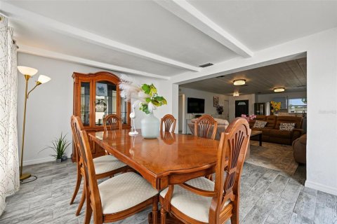 Villa ou maison à louer à New Port Richey, Floride: 2 chambres, 97.36 m2 № 2405300 - photo 14