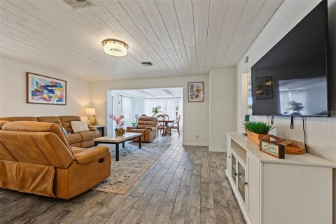 Villa ou maison à louer à New Port Richey, Floride: 2 chambres, 97.36 m2 № 2405300 - photo 9