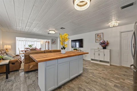 Villa ou maison à louer à New Port Richey, Floride: 2 chambres, 97.36 m2 № 2405300 - photo 19