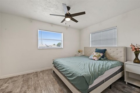 Villa ou maison à louer à New Port Richey, Floride: 2 chambres, 97.36 m2 № 2405300 - photo 26
