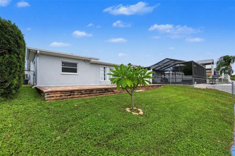 Villa ou maison à louer à New Port Richey, Floride: 2 chambres, 97.36 m2 № 2405300 - photo 25