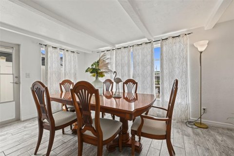 Villa ou maison à louer à New Port Richey, Floride: 2 chambres, 97.36 m2 № 2405300 - photo 13
