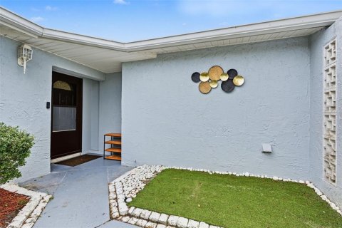 Villa ou maison à louer à New Port Richey, Floride: 2 chambres, 97.36 m2 № 2405300 - photo 7
