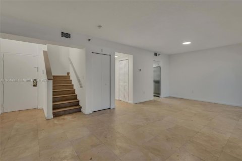 Снять в аренду кондоминиум в Майами, Флорида 2 спальни, № 1963397 - фото 2