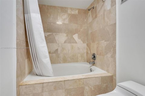 Снять в аренду кондоминиум в Майами, Флорида 2 спальни, № 1963397 - фото 6