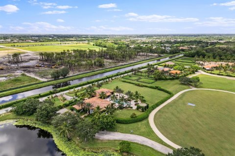 House in Wellington, Florida 7 bedrooms, 343.74 sq.m. № 2254409 - photo 4