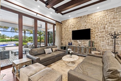 House in Wellington, Florida 7 bedrooms, 343.74 sq.m. № 2254409 - photo 9
