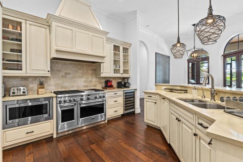House in Wellington, Florida 7 bedrooms, 343.74 sq.m. № 2254409 - photo 11