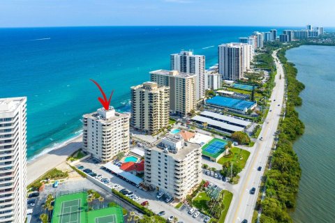 Condo in Riviera Beach, Florida, 2 bedrooms  № 1102205 - photo 1