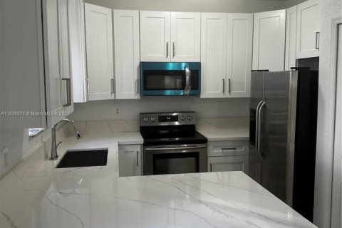 Casa en venta en Homestead, Florida, 3 dormitorios, 132.2 m2 № 1794438 - foto 12