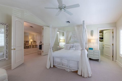 House in Wellington, Florida 6 bedrooms, 746.28 sq.m. № 42102 - photo 1