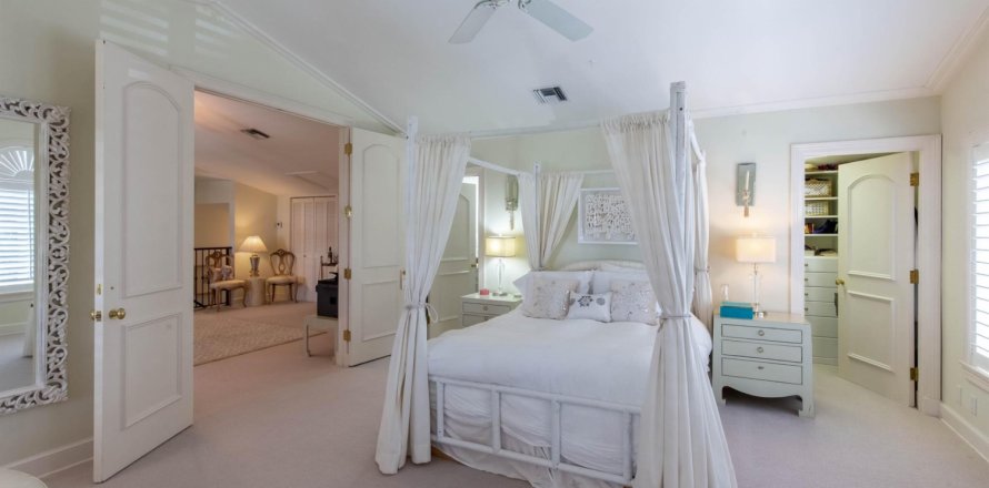 House in Wellington, Florida 6 bedrooms, 746.28 sq.m. № 42102
