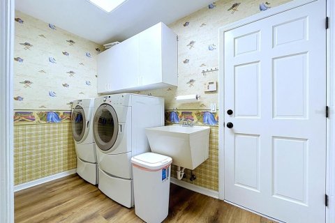 House in Tampa, Florida 4 bedrooms, 329.15 sq.m. № 2151544 - photo 29