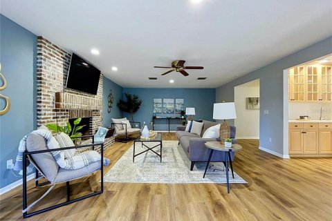 House in Tampa, Florida 4 bedrooms, 329.15 sq.m. № 2151544 - photo 5