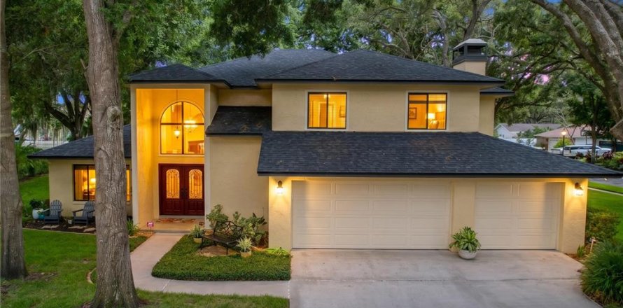House in Tampa, Florida 4 bedrooms, 329.15 sq.m. № 2151544