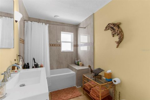 House in Hudson, Florida 3 bedrooms, 133.22 sq.m. № 1843844 - photo 19
