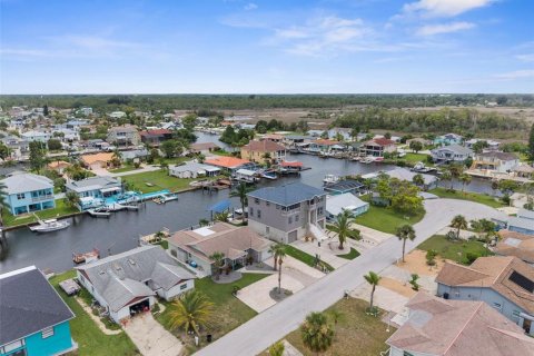 House in Hudson, Florida 3 bedrooms, 133.22 sq.m. № 1843844 - photo 5