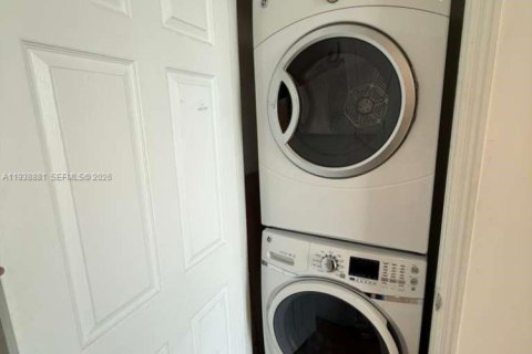 Снять в аренду кондоминиум в Холливуд, Флорида 68.56м2, № 1998468 - фото 9