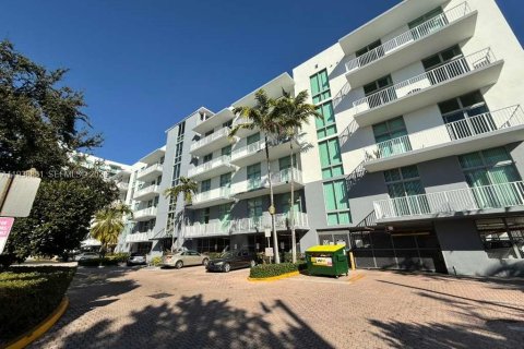 Студия в кондо в Холливуд, Флорида № 1998468