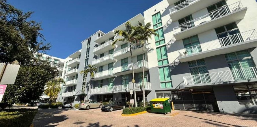 Студия в кондо в Холливуд, Флорида № 1998468