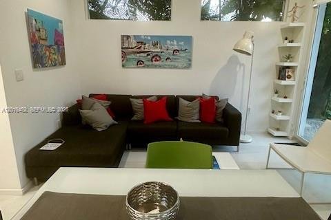 Villa ou maison à louer à Miami, Floride: 1 chambre, 71.35 m2 № 2084557 - photo 3