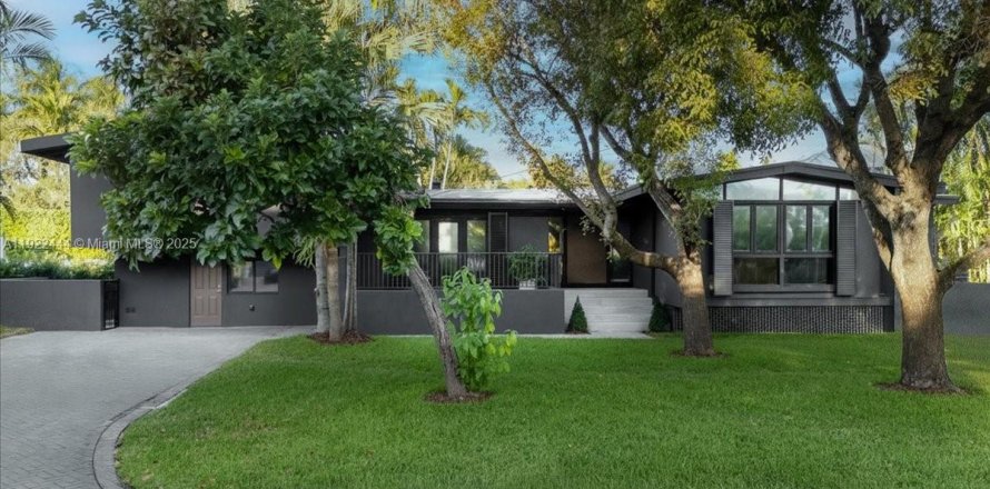 Дом в Ки-Бискейн, Флорида 3 спальни, 314.2м2 № 1977005