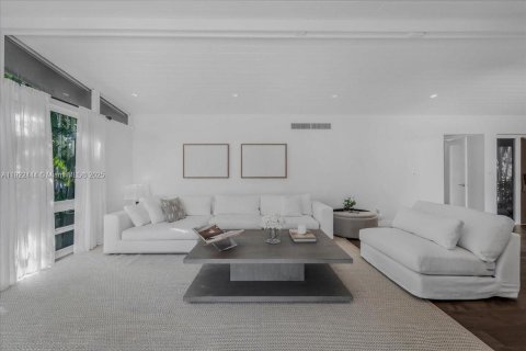 Купить виллу или дом в Ки-Бискейн, Флорида 3 спальни, 314.2м2, № 1977005 - фото 14