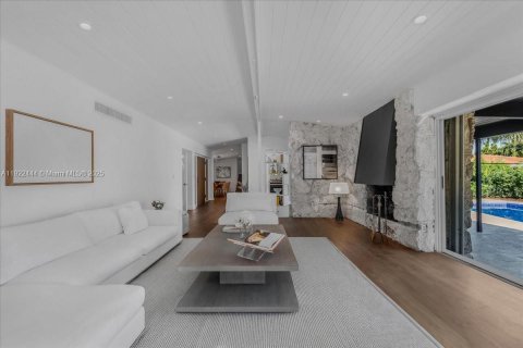 Купить виллу или дом в Ки-Бискейн, Флорида 3 спальни, 314.2м2, № 1977005 - фото 11