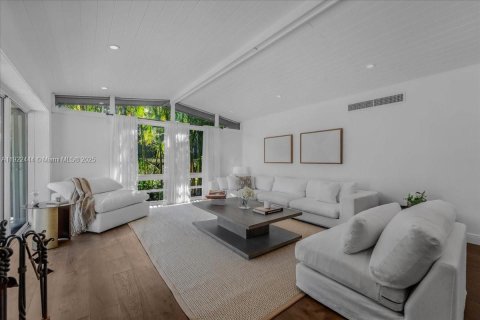 Купить виллу или дом в Ки-Бискейн, Флорида 3 спальни, 314.2м2, № 1977005 - фото 12