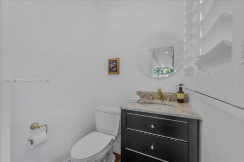 Купить виллу или дом в Ки-Бискейн, Флорида 3 спальни, 314.2м2, № 1977005 - фото 17