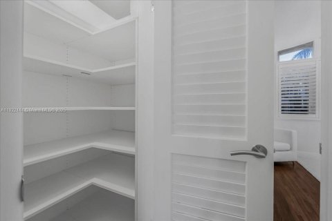 Купить виллу или дом в Ки-Бискейн, Флорида 3 спальни, 314.2м2, № 1977005 - фото 26